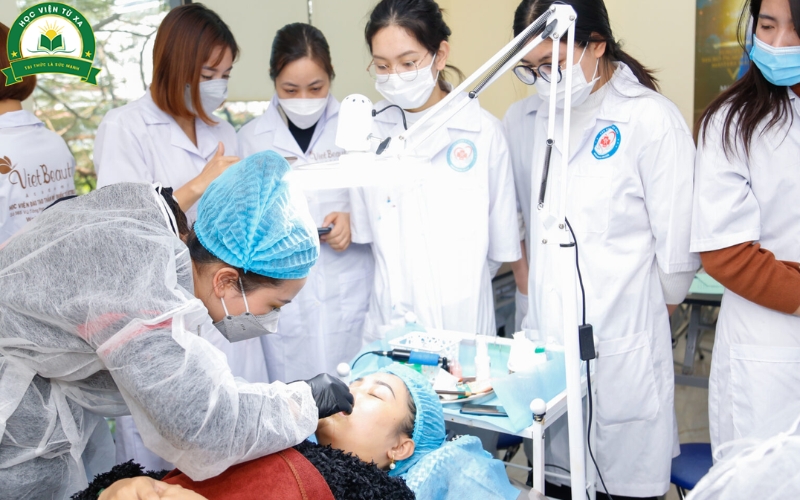 Những hiểu lầm thường gặp khi học Liên thông ngành Chăm sóc sắc đẹp hệ Từ xa