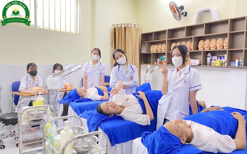 Tại sao Liên thông ngành Chăm sóc sắc đẹp hệ Từ xa đang được nhiều người quan tâm?