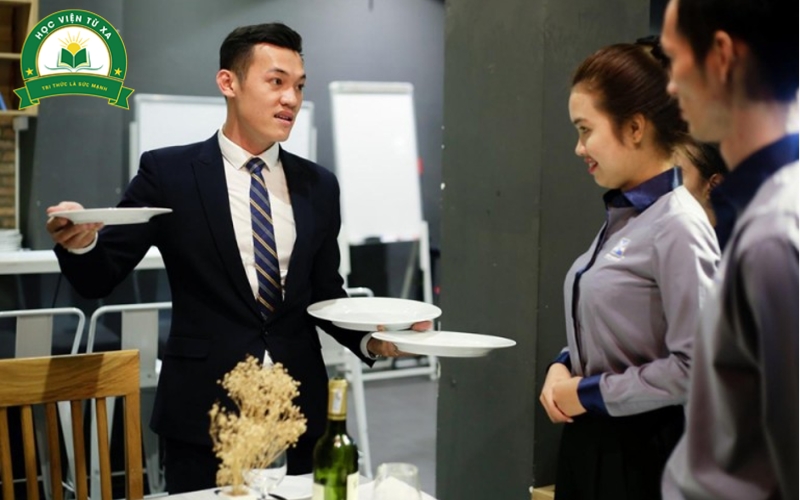 Vì sao nhiều người lựa chọn ngành Quản trị khách sạn học từ xa?