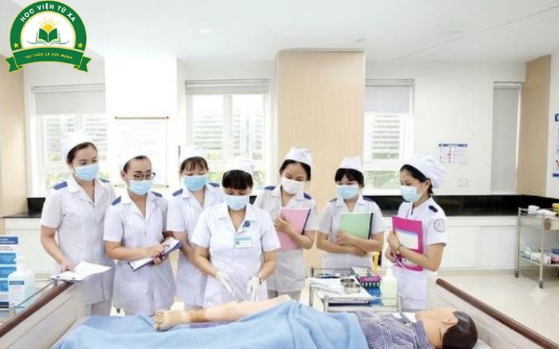 Có thể liên thông sau khi học Trung cấp Y sĩ đa khoa học cuối tuần?