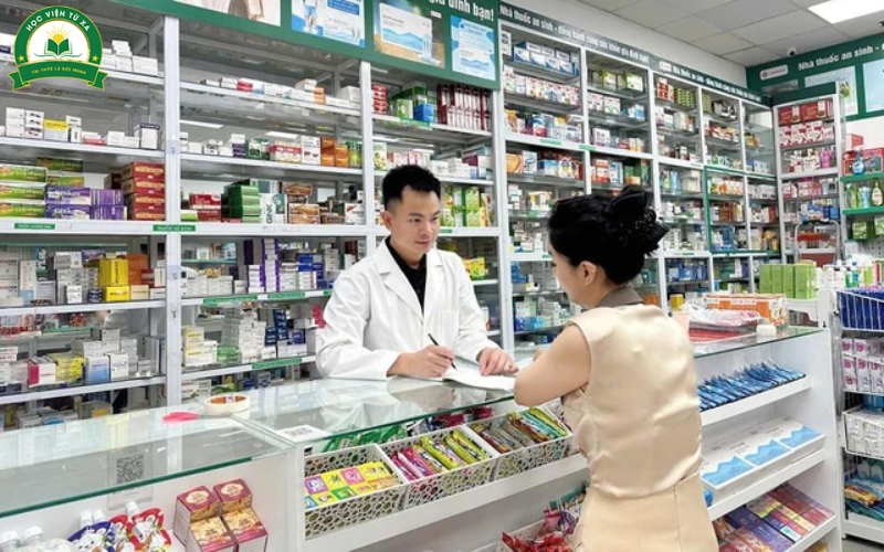 Điều kiện đăng ký Trung cấp Dược học cuối tuần có khó không?