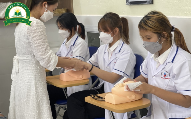 Học ngành Chăm sóc sắc đẹp học cuối tuần ở đâu uy tín?
