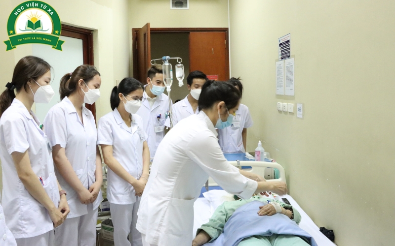 Học phí Trung cấp Y sĩ đa khoa học cuối tuần có cao không?