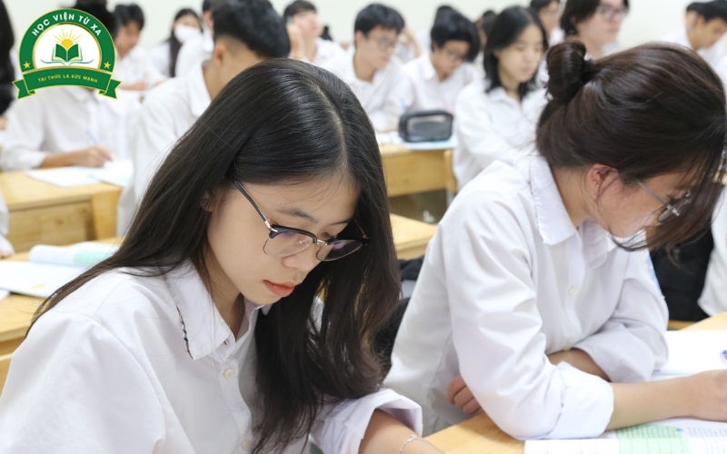 Học thực hành khi học Cao đẳng online có khó không?