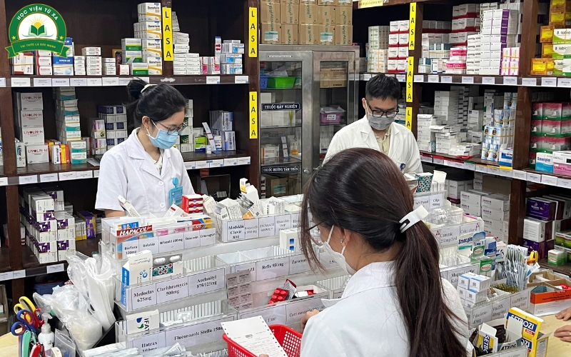 Học Trung cấp Dược học cuối tuần ra trường làm gì?