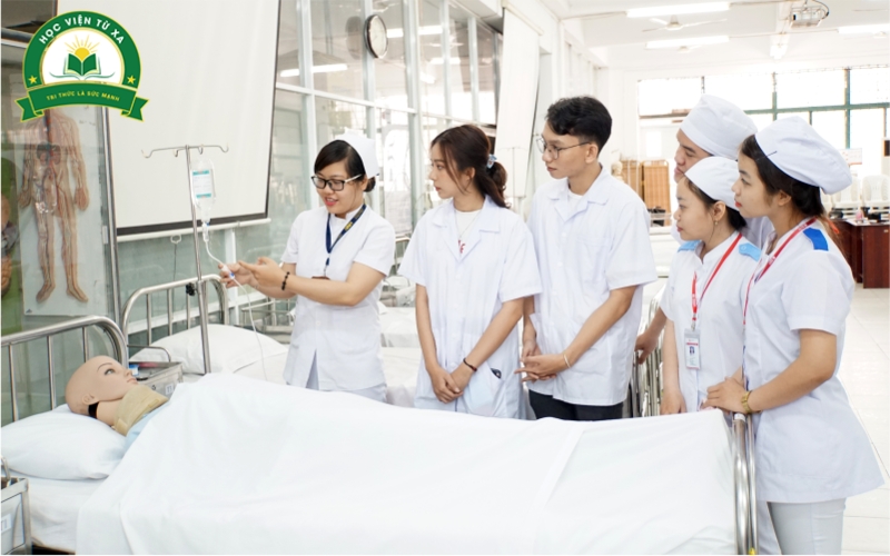 Trung cấp Điều dưỡng học cuối tuần có những ưu điểm gì?