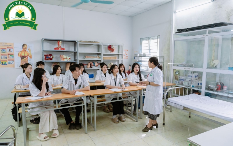 Trung cấp Y sĩ đa khoa học cuối tuần phù hợp với ai?