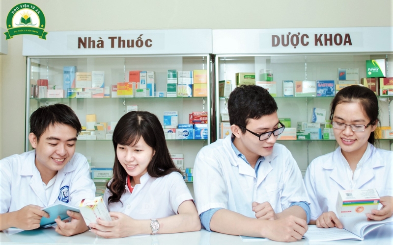 Vì sao nên chọn Trung cấp Dược học cuối tuần?