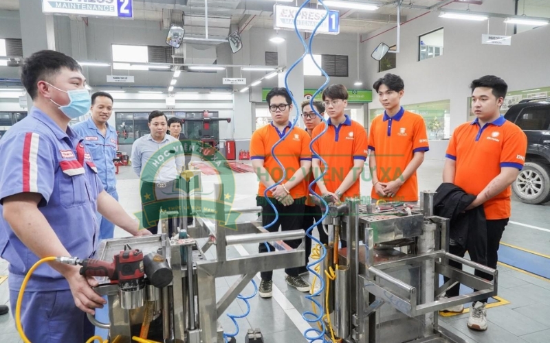 Ai phù hợp với chương trình học Công nghệ ô tô cuối tuần?