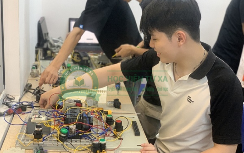Ai phù hợp với ngành Điện công nghiệp?