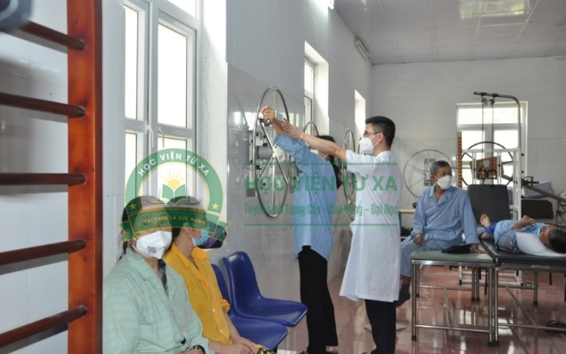 Học cuối tuần ngành Y học cổ truyền ở đâu uy tín?