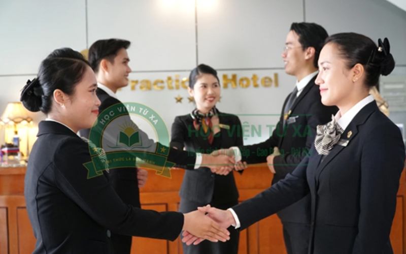Học ngành Quản trị khách sạn cuối tuần có phải học nhiều lý thuyết không?