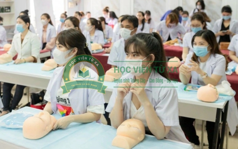 Học phí học cuối tuần ngành Chăm sóc sắc đẹp khoảng bao nhiêu?