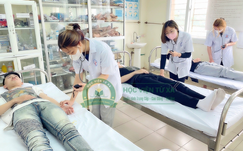 Mất bao lâu để hoàn thành chương trình ngành Y sĩ đa khoa?