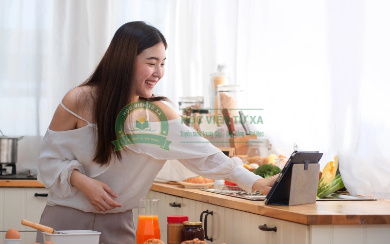 Ai phù hợp với chương trình Trung cấp Nấu ăn học cuối tuần?