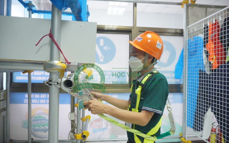 Chương trình Trung cấp Bảo hộ lao động hệ Từ xa học những gì?
