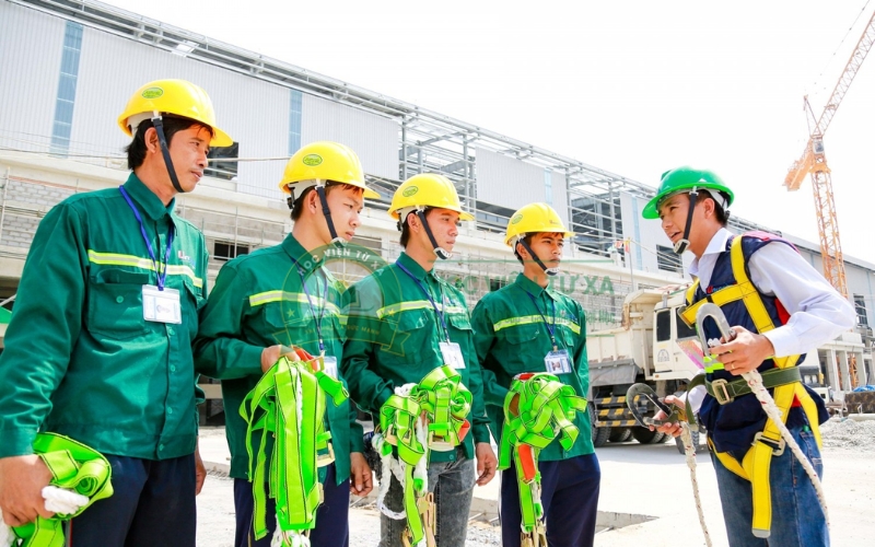 Điều kiện đăng ký học Trung cấp Bảo hộ lao động hệ Từ xa là gì?