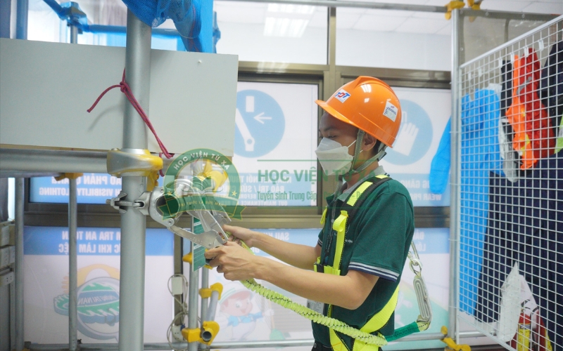 Thời gian đào tạo Trung cấp Bảo hộ lao động trong bao lâu?