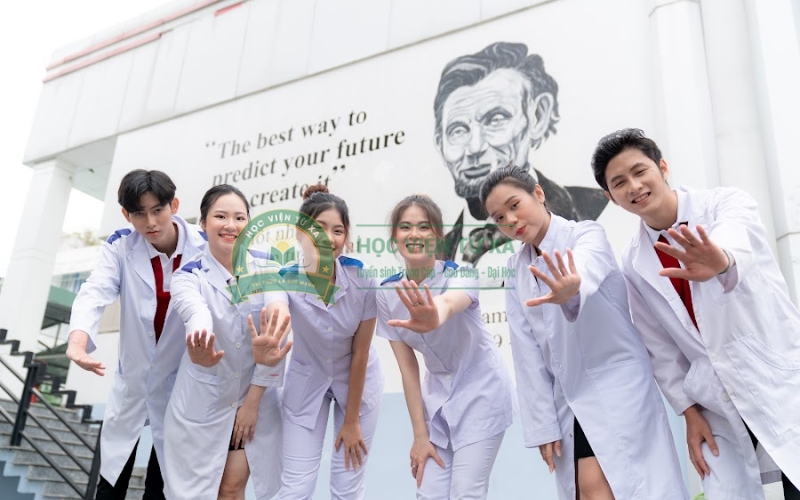 Học Y học cổ truyền ở đâu để thuận tiện cho người đi làm?