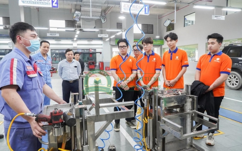 Ngành Công nghệ ô tô học trường nào ở TPHCM uy tín?